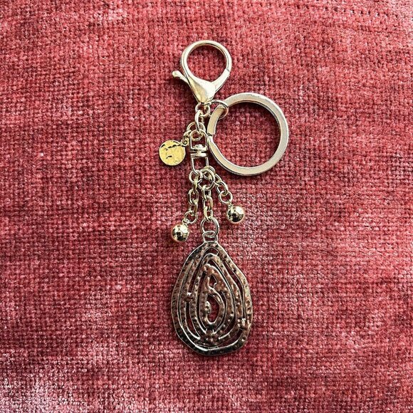 New TEARDROP SWIRL Bag Charm Gold Tone ୭ - Picture 6 of 8